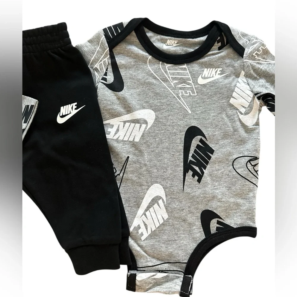 Nike 2 Piece Set Long Sleeve Bodysuit & Black Joggers Boys Size 6 Months NWT